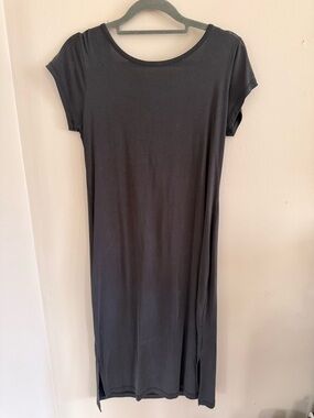 Women’s Black Short-Sleeve Midi Dress